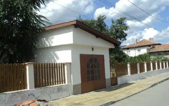 Auction image House
