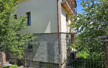Auction image House
