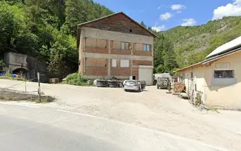 Auction image Factory, Manufacturing