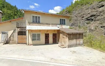 Auction image Factory, Manufacturing